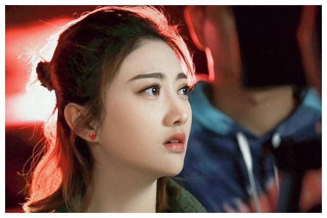 原创35岁景甜曝光神秘下车照360度展现完美身材引发网友热议