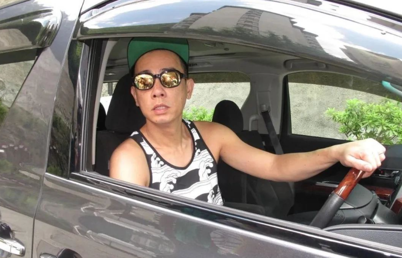 要说陈小春的这辆悍马h3,可谓是娱乐圈里一道独特的风景线.