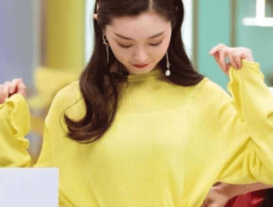 宋轶的官方身高是168厘米,体重却只有88斤,腰围更是只有58厘米,在娱乐