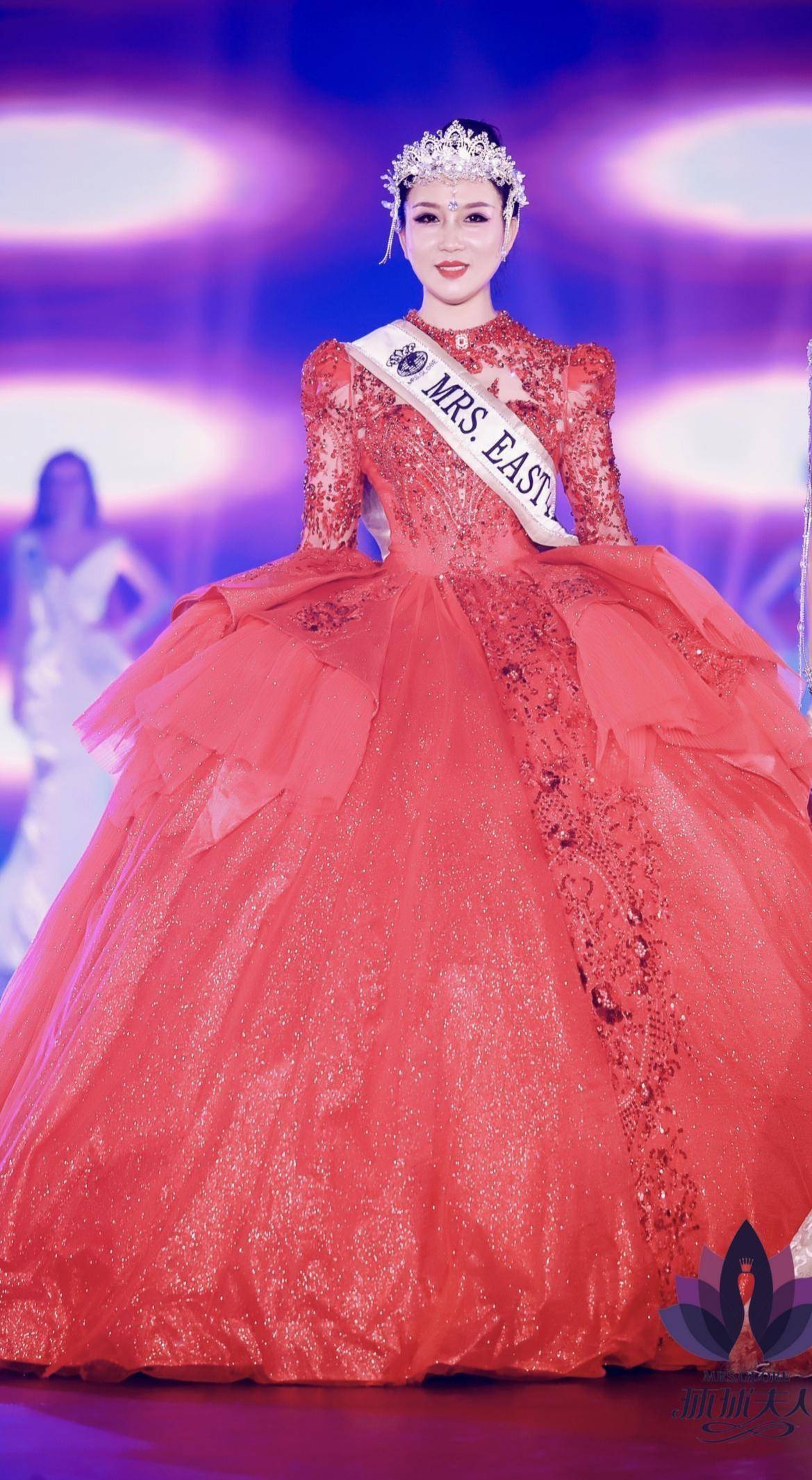 杨嘉祺夫人获第27届环球夫人全球总决赛东亚夫人称号和美丽璀璨奖