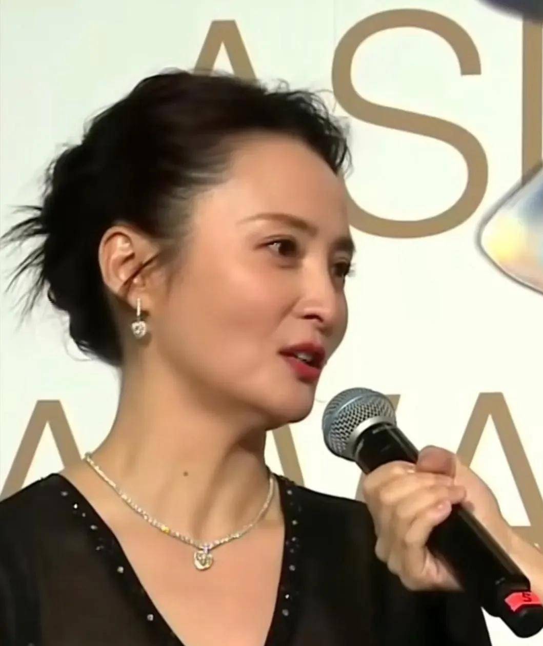 犹记秦海璐,刘涛不断夸蒋勤勤漂亮时,她的反驳:我不想别人只记得这一