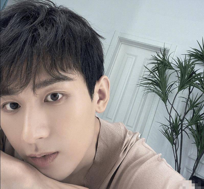 原创跑男黄河篇路透成毅皮衣造型清爽看清蔡徐坤校园男神没跑了