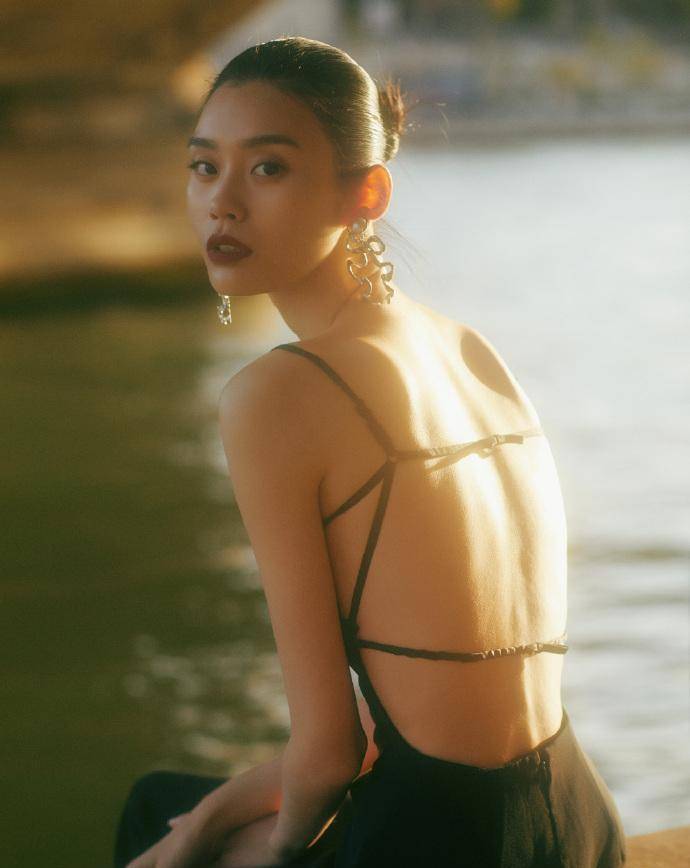 原创阔太奚梦瑶早期照片曝光国际超模脸棱角分明瘦骨嶙峋成纸片人