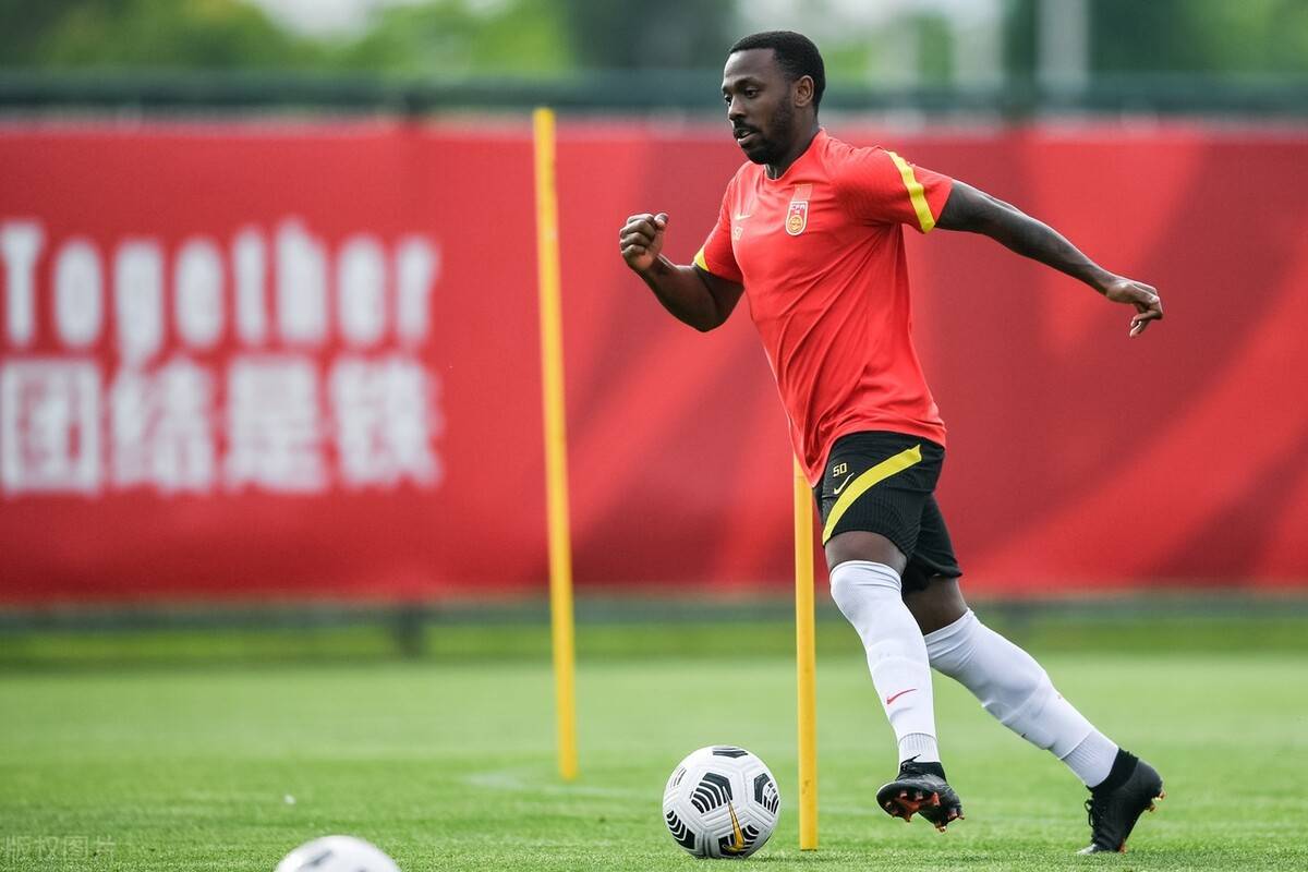 原创费南多真有本事来国足仅用一堂训练课就征服伊万赢得主力位置