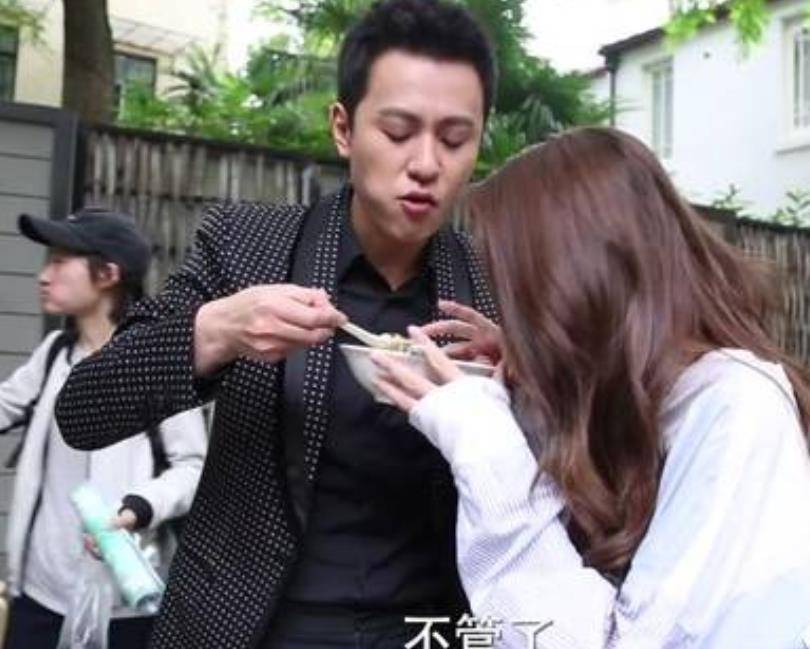 张雪迎秦俊杰同喝一碗汤,鬼鬼要杜江亲额头_陈意涵_娜娜_贾静雯