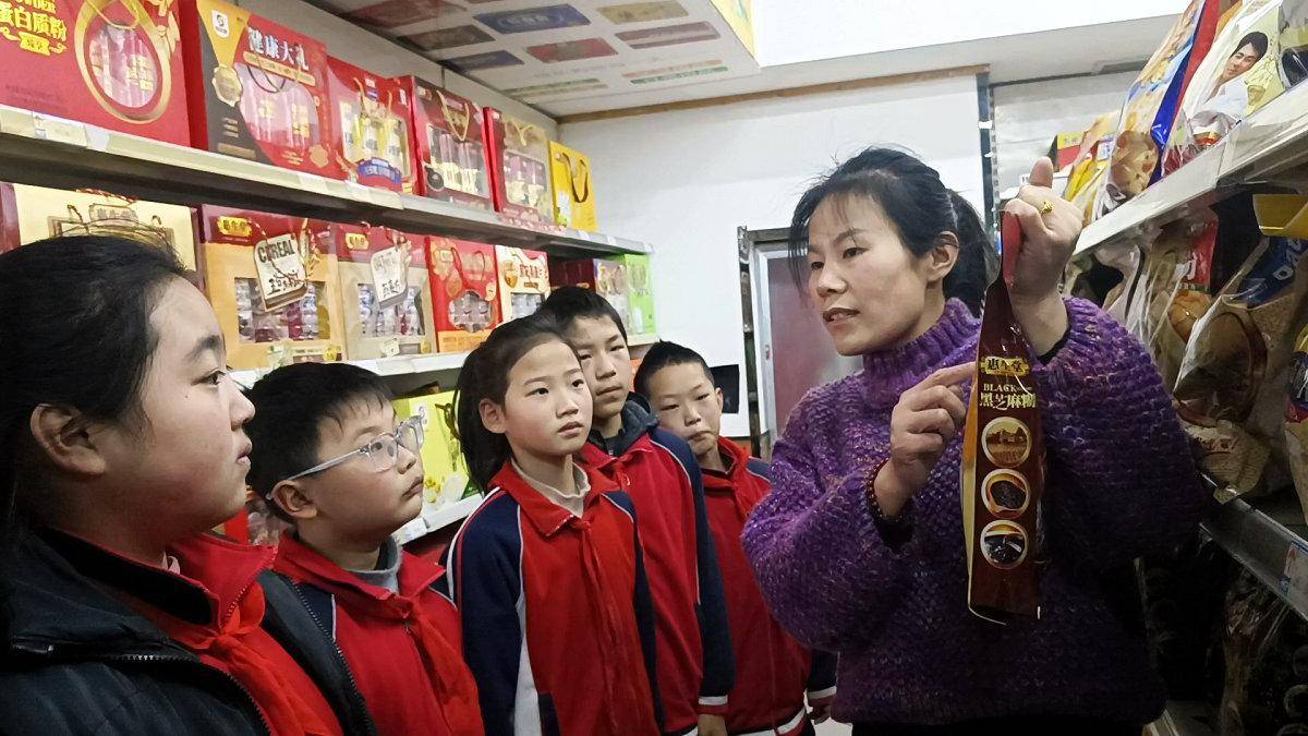 宁阳县鹤山镇王卞小学少先队员闫梓萱说:让我们带着智慧和勇气,让诚信