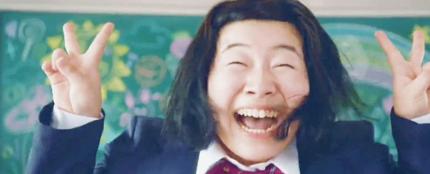 原创一群女高中生打扮成30年前有钱主妇跳超震撼的舞火遍全日本