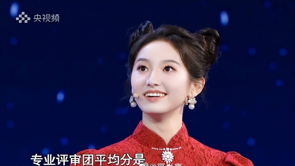 严尚嘉:继主持《星光大道》《开门大吉》后,又主持《满堂喝彩》_节目