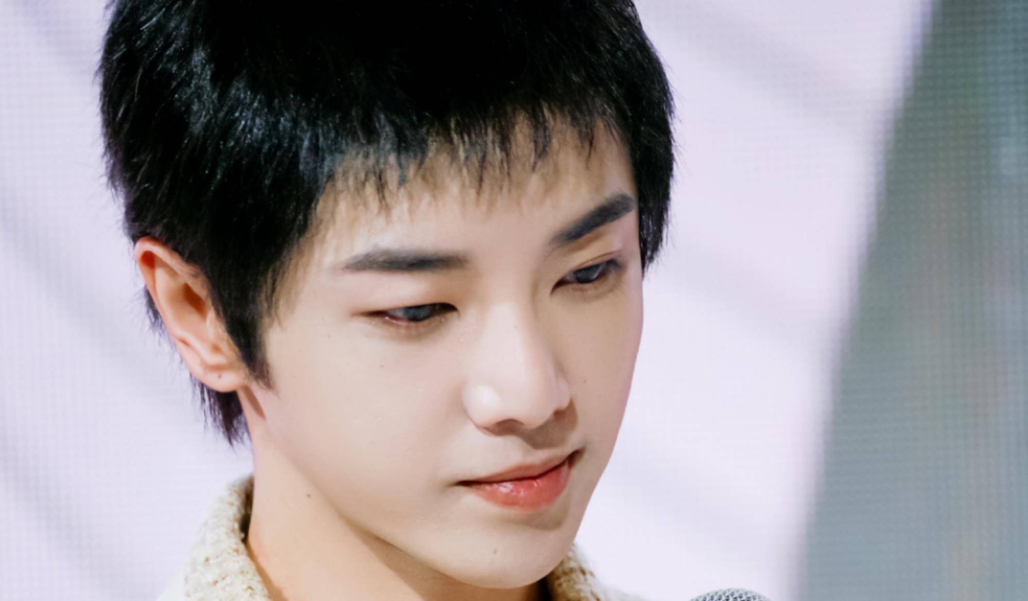 原创哪个歌手最能治愈你低调专注的华晨宇做一个et真好