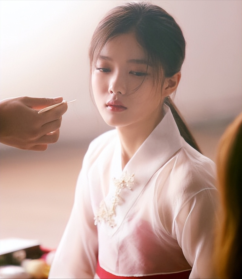 韩国美女明星 金裕贞:外貌甜美魅力迷人,遭网友疯狂追捧