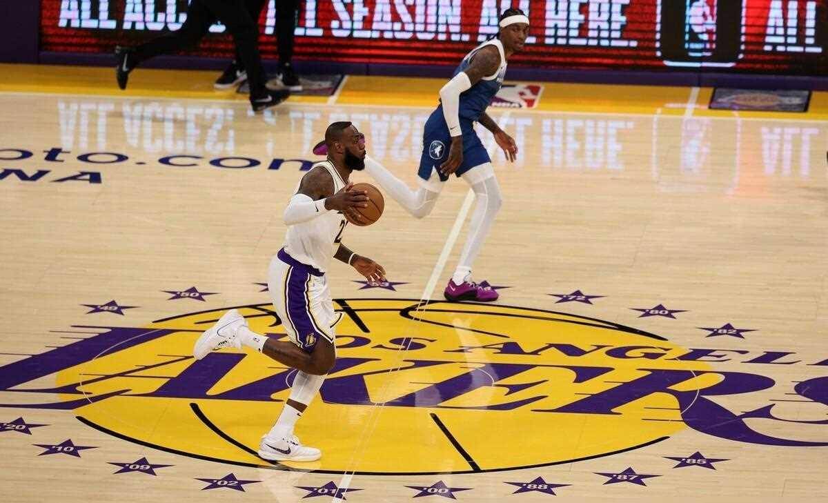 浓眉砍下双20创职业生涯单场抢断纪录詹姆斯2989