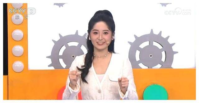 嗯,小晓想和大家说,努力不一定会有立竿见影的成果,但是坚持和实力是