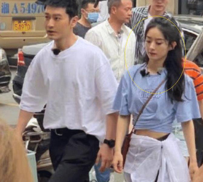 原创中餐厅路透照赵丽颖撞脸太阳女神谢娜失去精修尽显真实状态