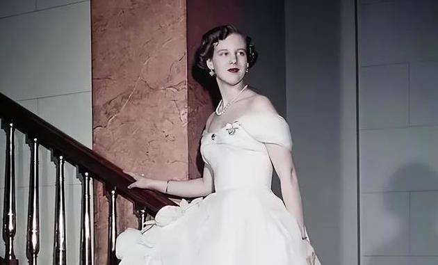 原创82岁丹麦女王的童话爱情和痴情丈夫相爱51年比英女王幸福自由