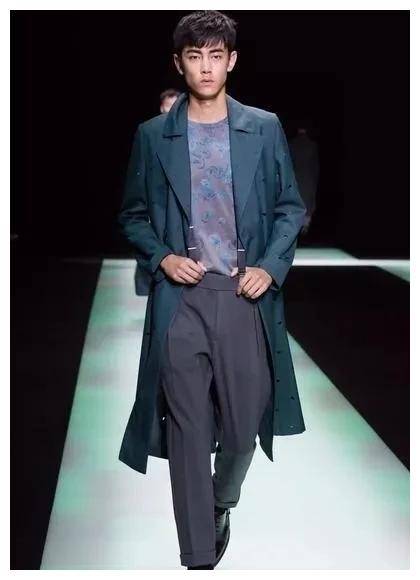 大海哥纪凌尘最近挺火啊与演员阚清子分手后境况不太好啊