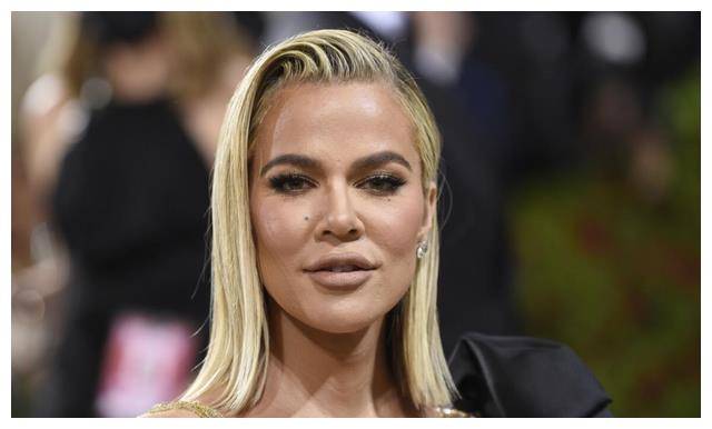 哈登前女友素颜遛弯,翘臀女王吸引球员!