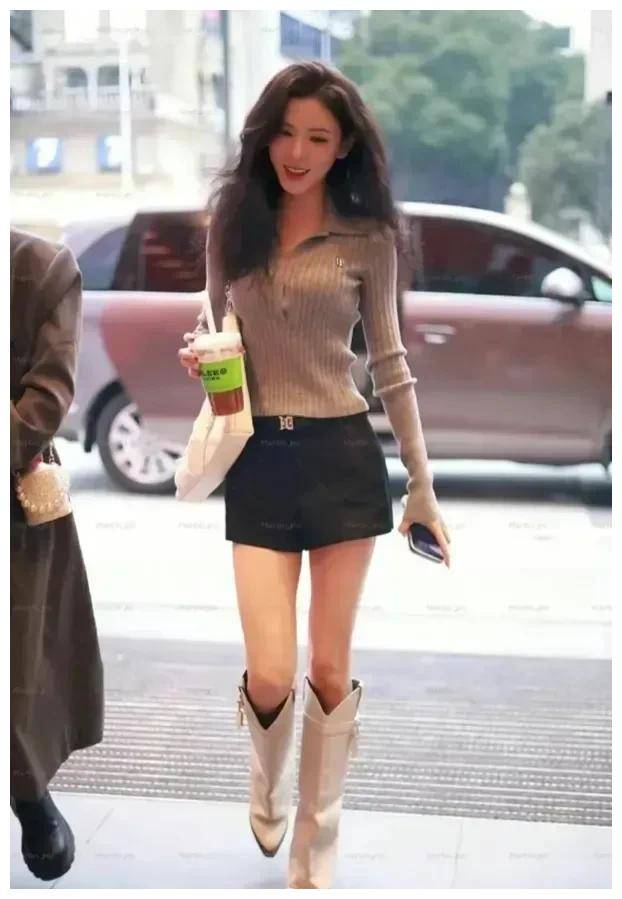 张予曦上班穿搭路透腰线惹人称赞身材苗条迷人