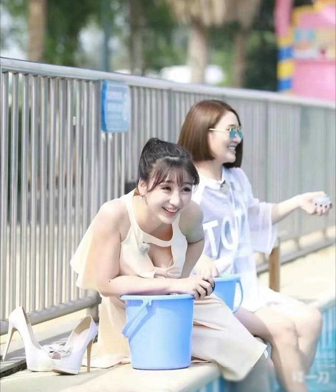 这8位没分寸感的美女明星,各有各的花样_社会_行为_生活