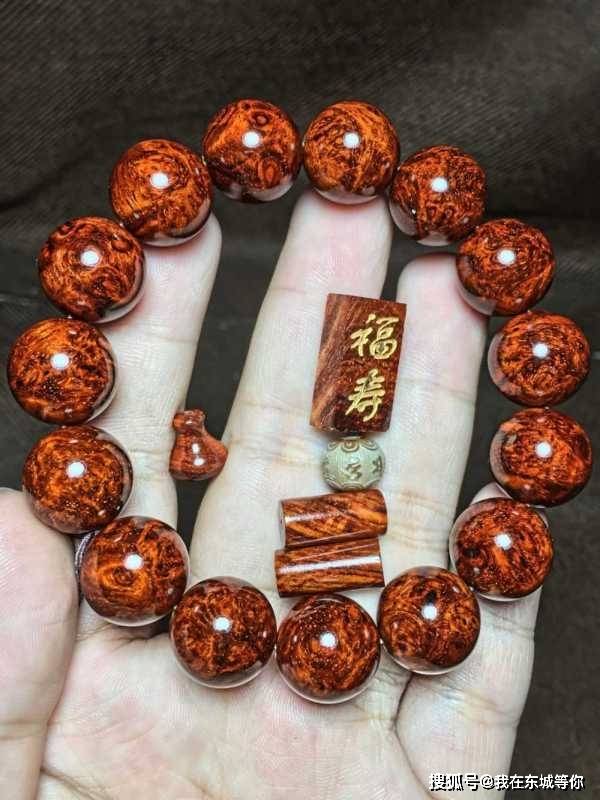 用于送礼或老玩家收藏把玩除了一条制作精良的印度小叶紫檀手串以外
