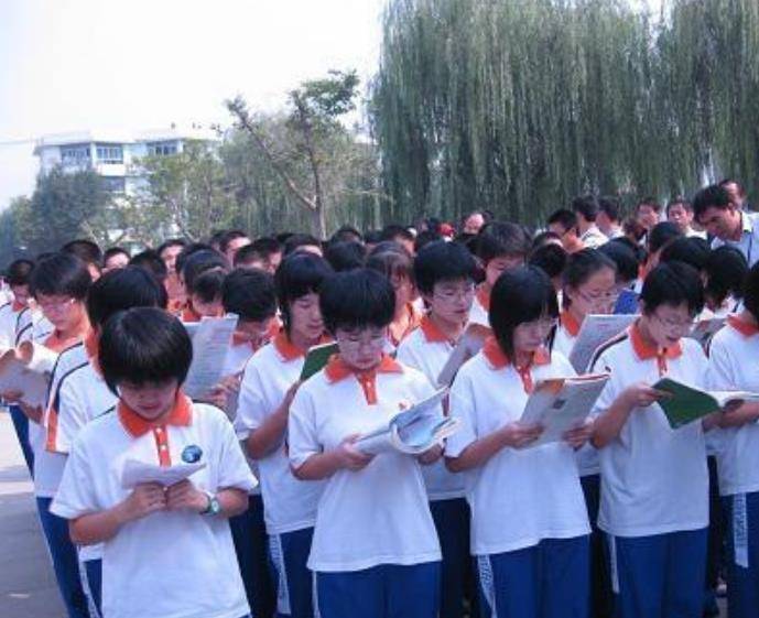 现在衡水中学的教育受到了很多人的追捧,但是弊端也是越来越明显的