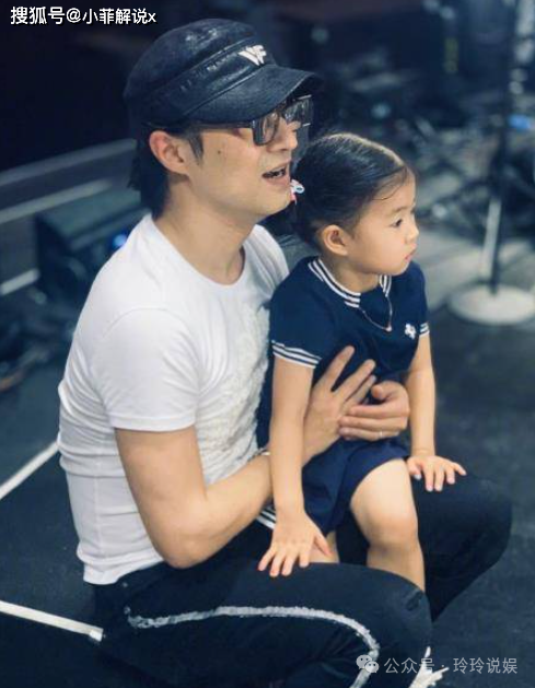 原创章子怡带儿子参加宴会离婚后对女儿不闻不问被质疑重男轻女