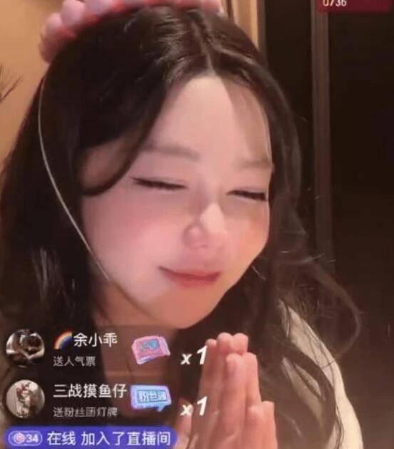 原创刘飞儿停播后突然回归换平台直播过生日收割大量粉丝的礼物