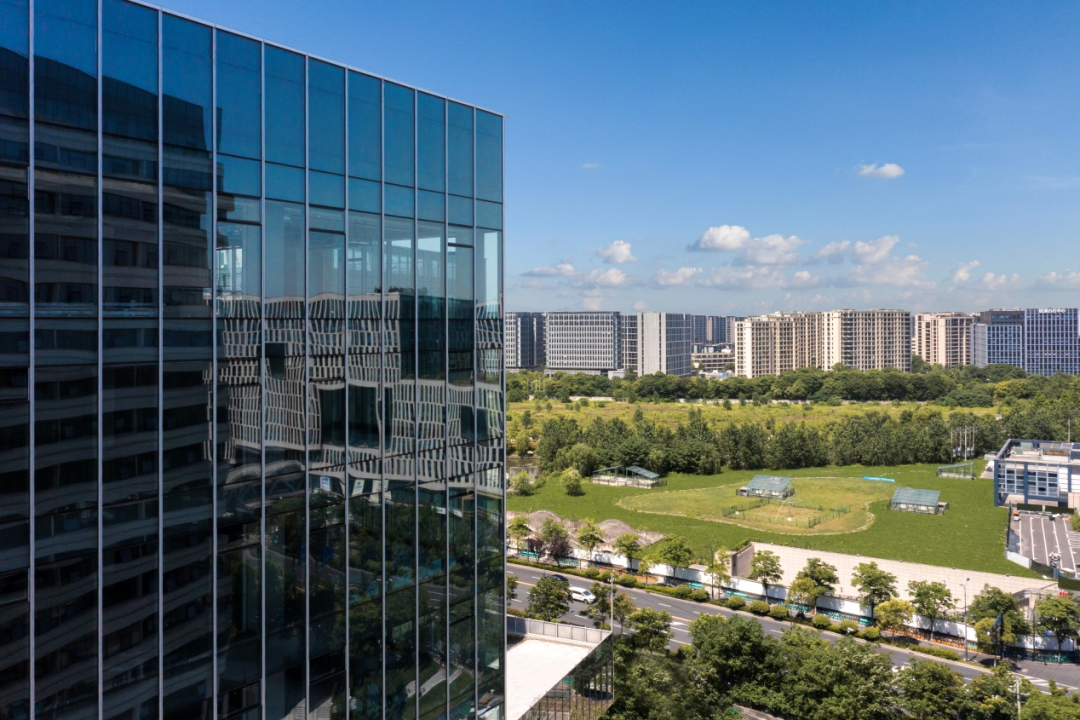 德信中心写字楼实景图居住在德信中心的业主说:之前我梦寐以求的是在