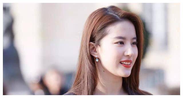 刘亦菲单身状态掀热议完美女神遇真爱难网友称太美难追