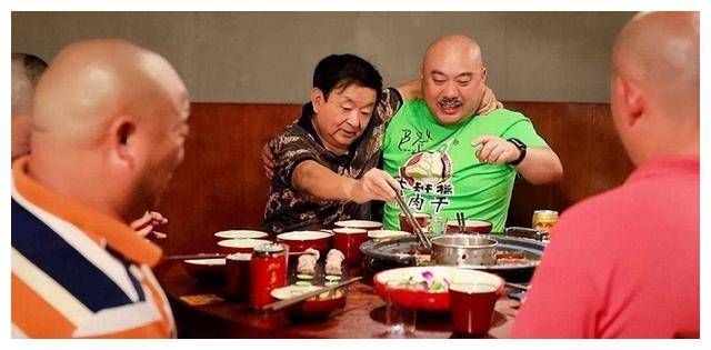 巴蜀笑星郭仕军48岁自学口技终于脱单迎向演艺巅峰