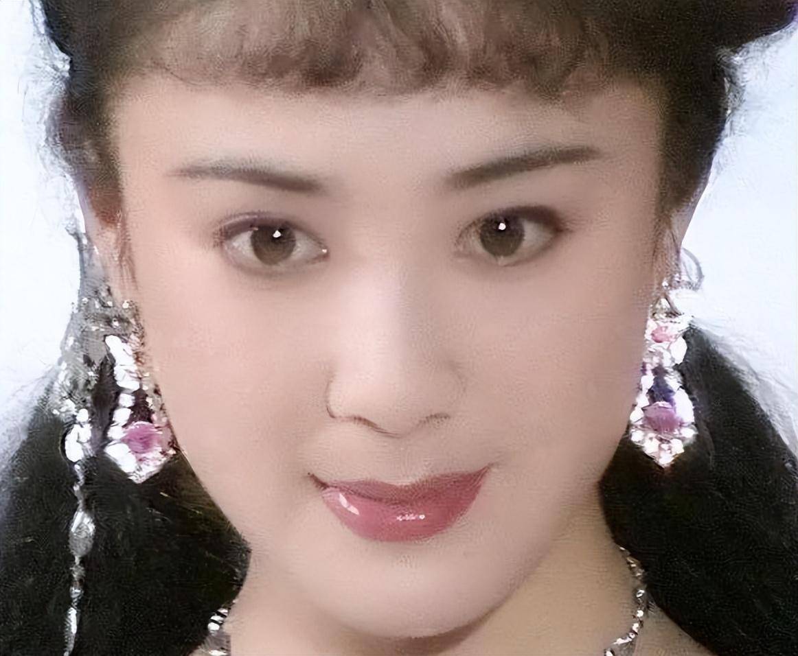 苏妲己同台,有人媚骨天成,有人来凑数,还有的像中年妇女_的苏_张馨予