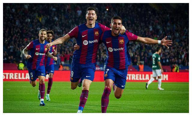 欧冠巴萨对决那不勒斯球权对战中场空缺巴萨能否稳守