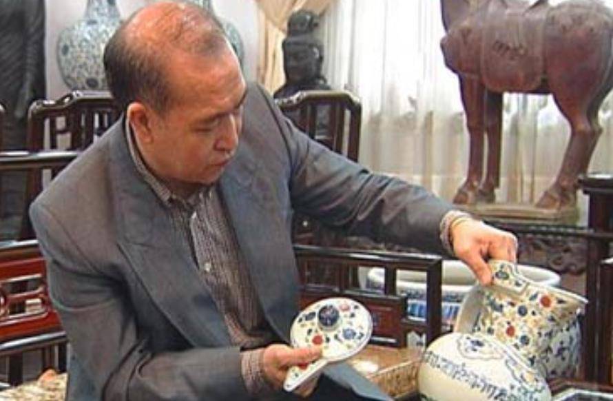 79年,23岁小伙意外继承英国房产,内有6万件中国文物,全捐国家_姨妈_生