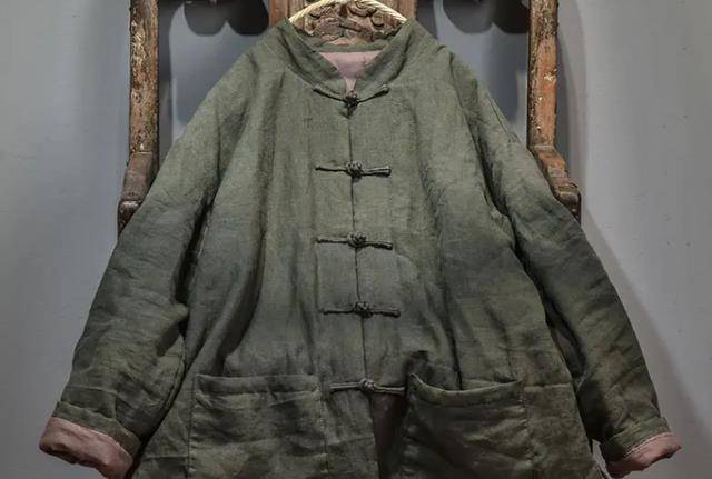 士兵们听闻消息后欢欣雀跃,这批棉衣足以让数千人免于寒冬之苦,但令人