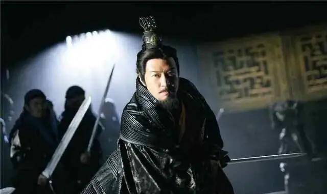 封刘邦为武安侯,升任砀郡长(郡守),统率砀郡兵马;项羽为长安侯,任鲁公