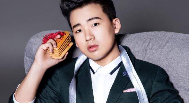 我也喜欢郭麒麟,但我看到他那么年轻时表现出懂事的样子,不是欣赏而是