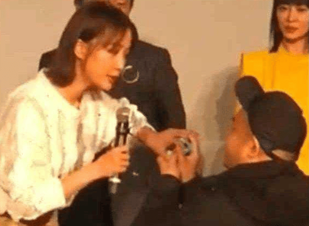 张钰曾在《蓝色妖姬》和《康熙王朝》等影视剧中出演过小角色,但在