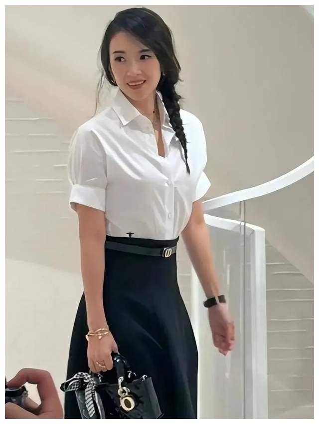 章子怡疑似购买百万大澳白在酱园弄杀青宴上哽咽感谢导演