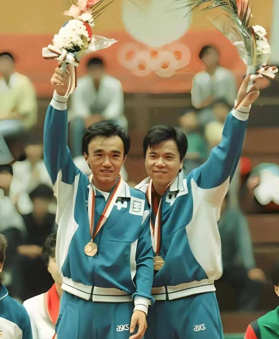 我们第一个乒乓球奥运冠军,归化国外后战胜刘国梁,现状如何?