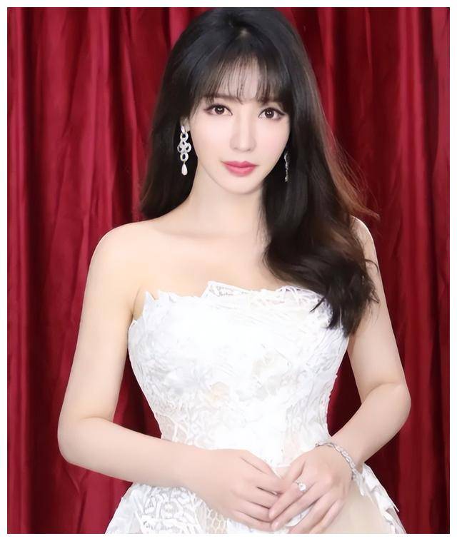 原创40岁女星美得动人背腰胸齐全教你保持优美身段别再错过