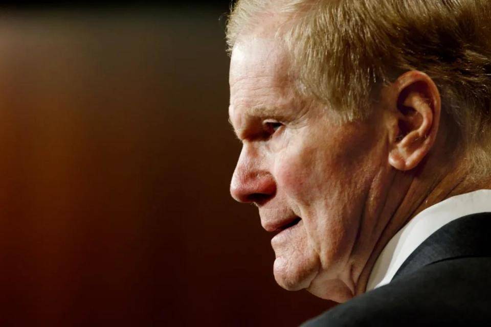 两种重型运载火箭,以及nasa自行研制的sls"太空发射系统"重型运载火箭