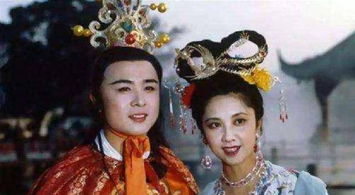 《血泉》之中,血气方刚的革命烈士傅钦昌;《布衣孔子》里,温文尔雅的