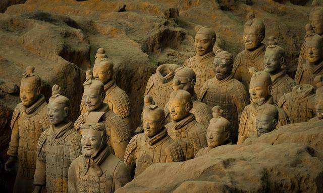 秦军是虎狼之师,兵马俑为何都没戴头盔,这才是秦国强大的秘密_士兵
