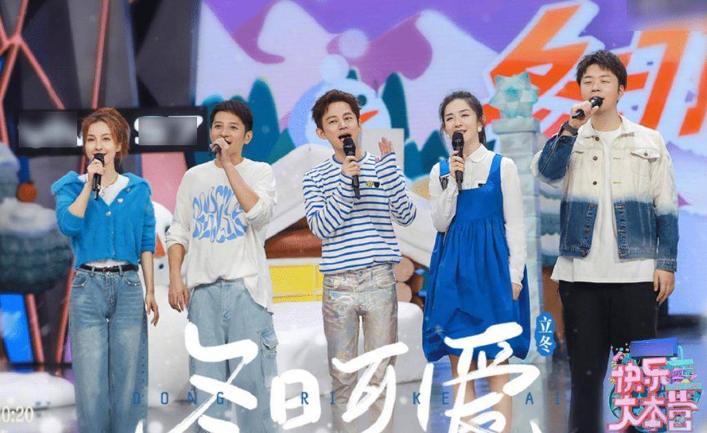 更是疑惑了,随后谢娜就发布了动态,动态当中只有一张自己的表情包,看