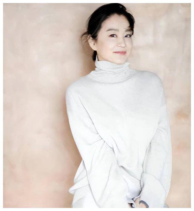 自然老去的林青霞太美了两鬓斑白身材下垂却仍有贵妇气质