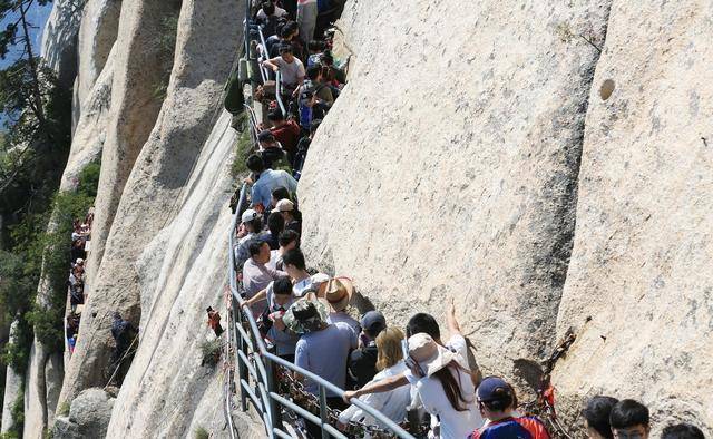中国最厉害的4个高空栈道,比天门山更雷人,你去过几个?_玻璃_华山_长