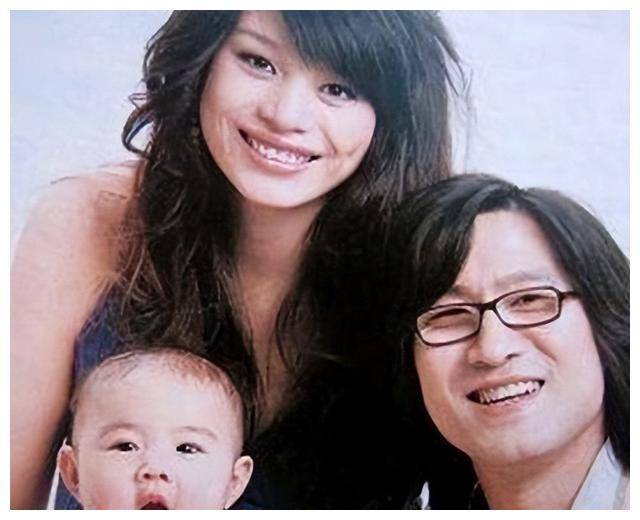 但是育有大女儿"小苹果",后来与第二任前妻康作如育有一女,紧接着汪峰