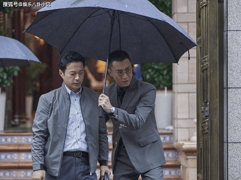 谭凯依旧都非常的低调,而很多人不知道的是,现实生活中的他,已经52岁