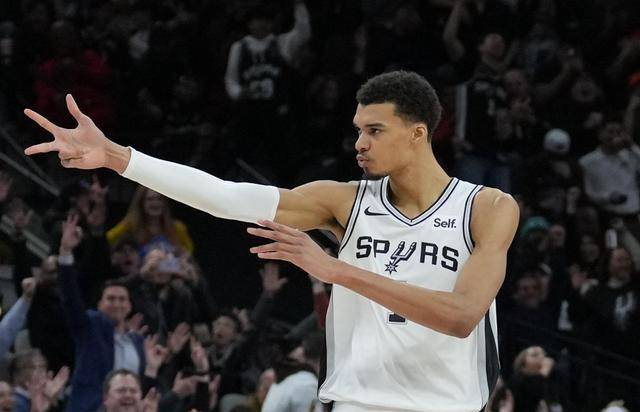 原创圣安东尼奥马刺逆转布鲁克林篮网文班亚马空砍331677