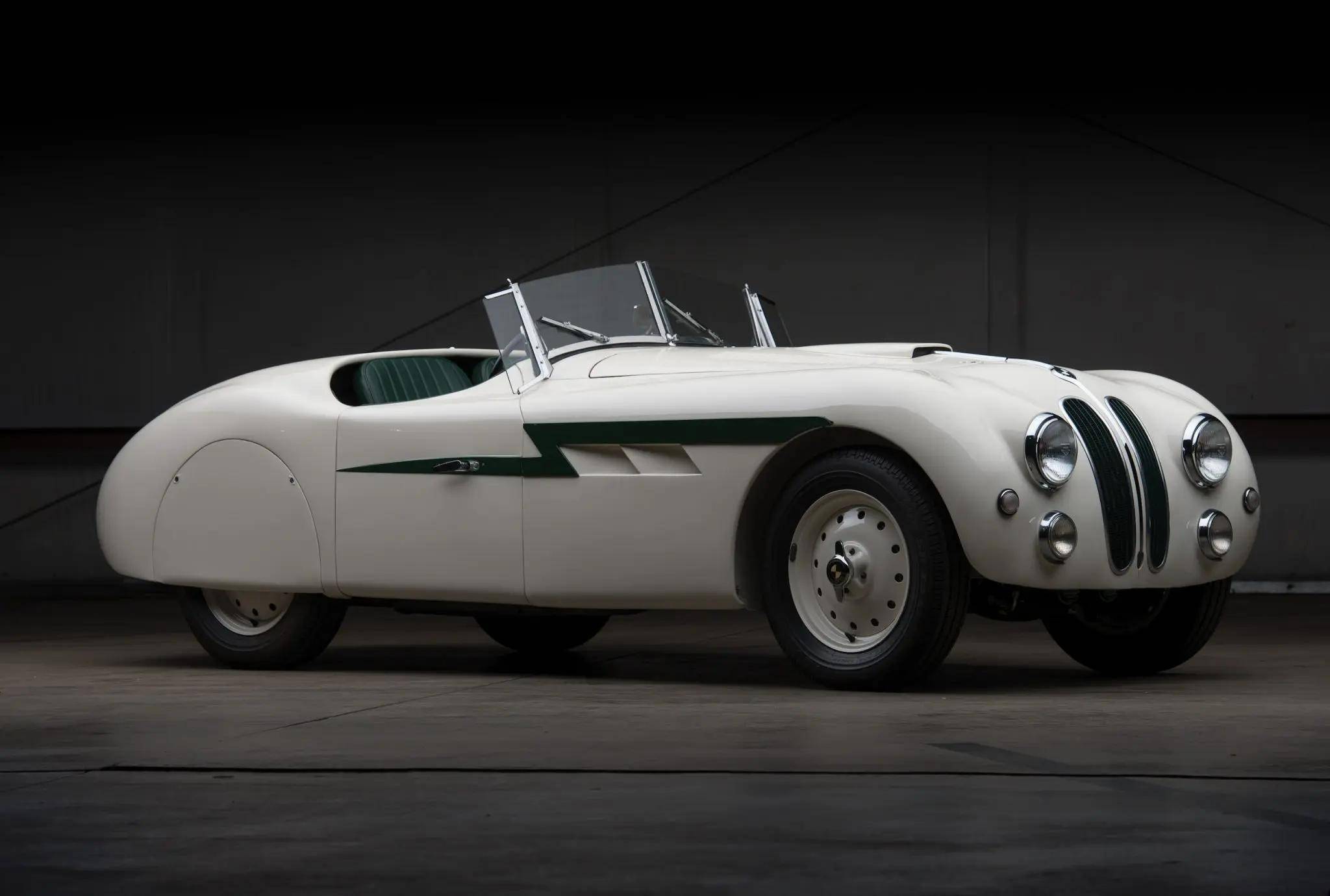 2000cc和2个气门,之前提到的宝马1602的含义也是1600cc和2个气门,并且