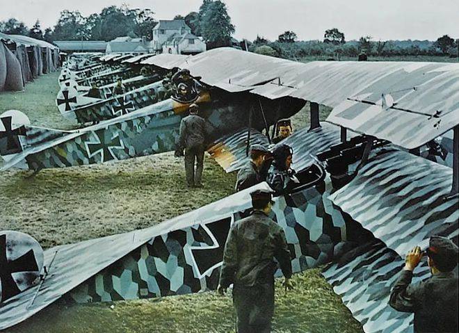 让我们一起走进这个精彩纷呈的空中战斗世界,那么《碧血蓝勋》绝对是